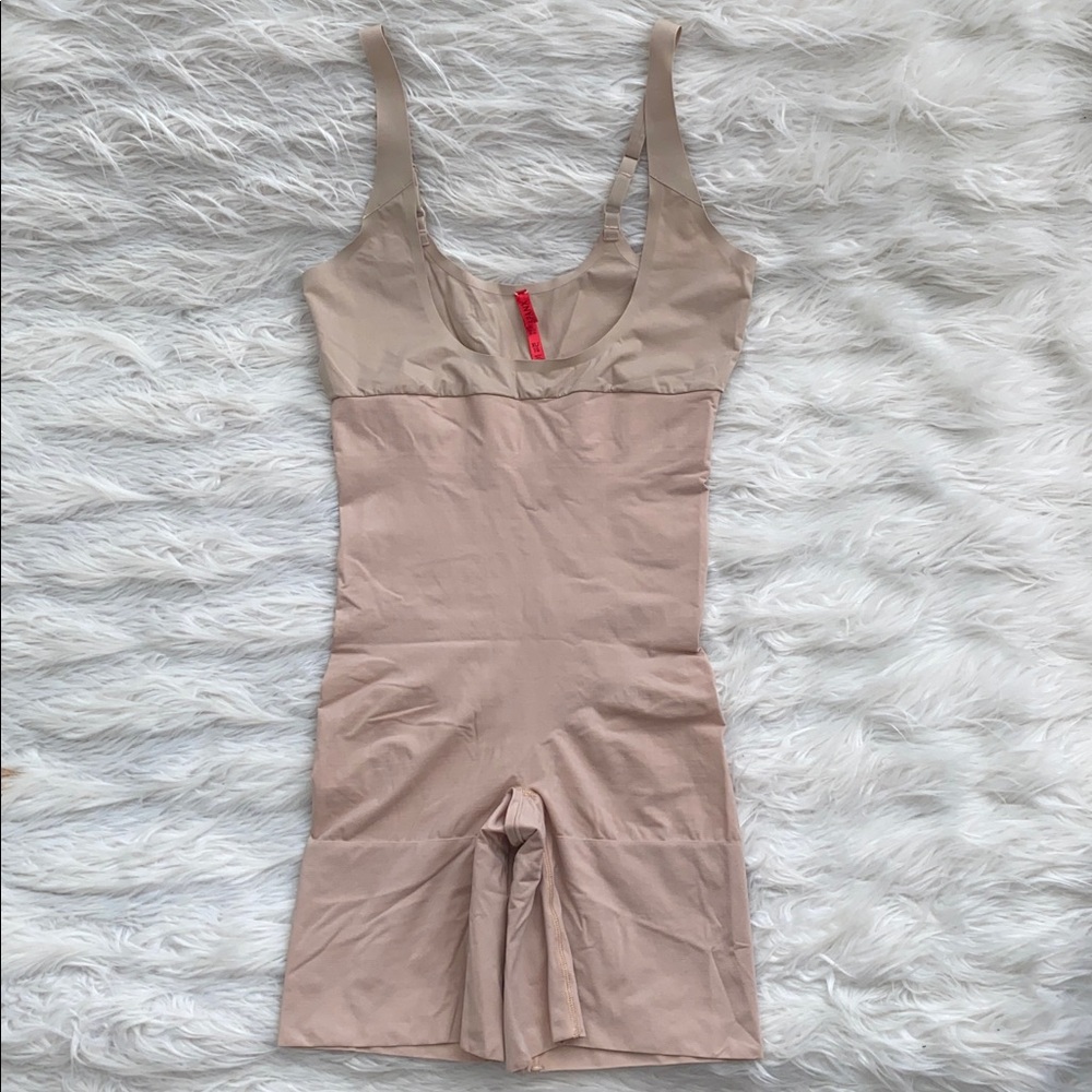 SPANX | Open Bust Mid Thigh Bodysuit